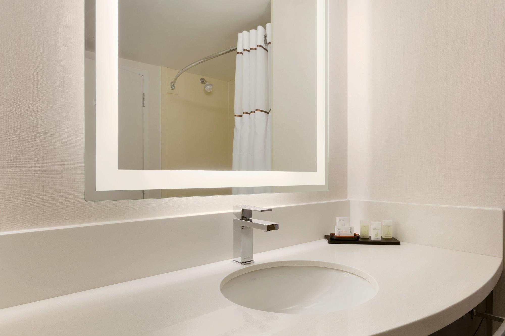 Embassy Suites Newark - Wilmington/South מראה חיצוני תמונה