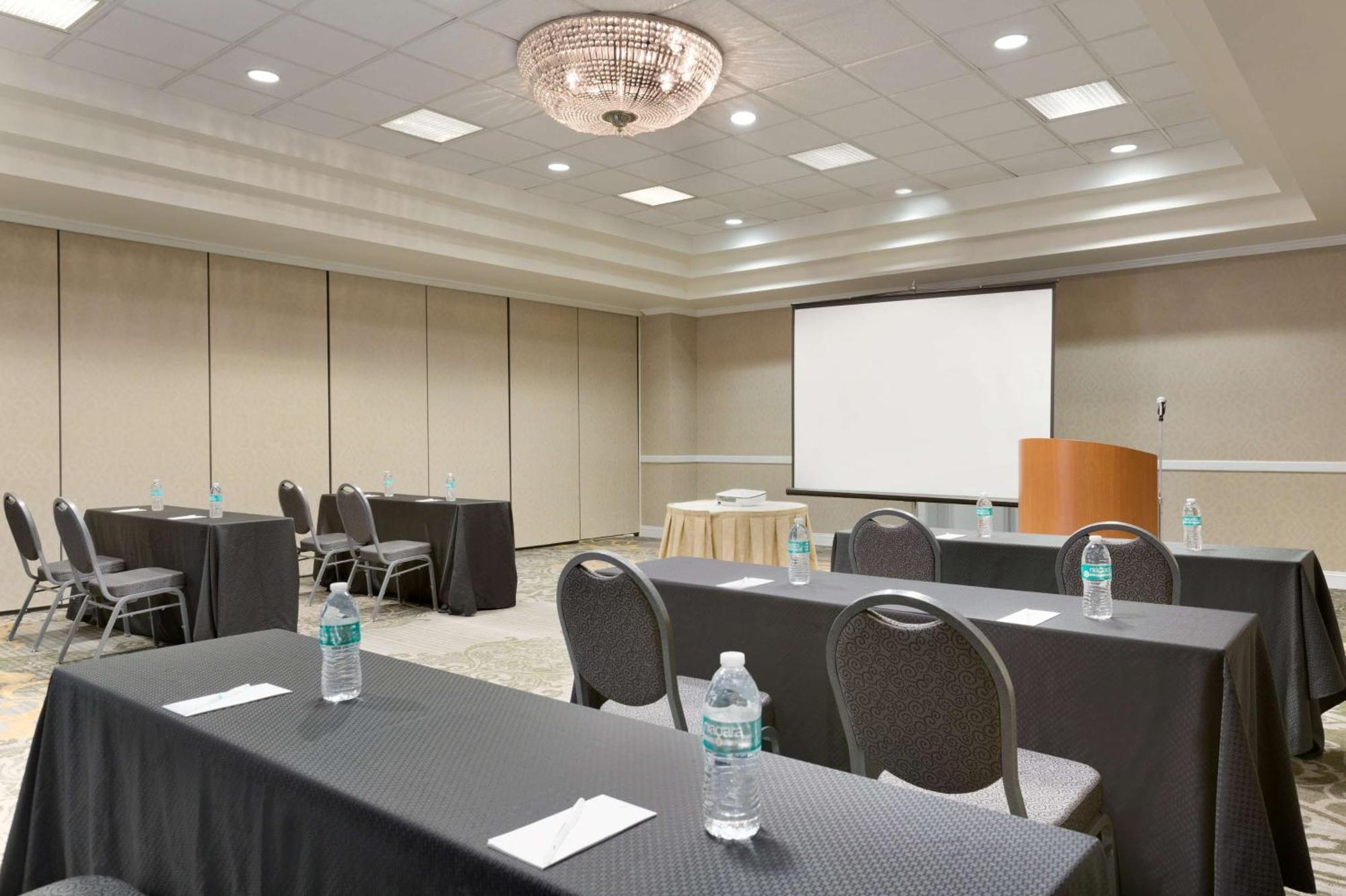 Embassy Suites Newark - Wilmington/South מראה חיצוני תמונה