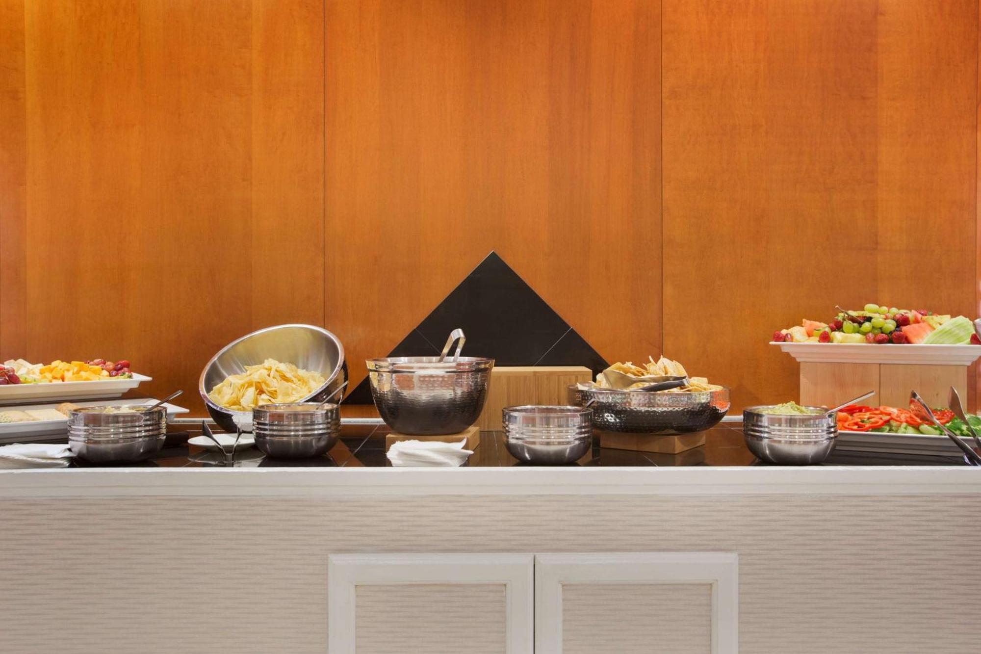 Embassy Suites Newark - Wilmington/South מראה חיצוני תמונה