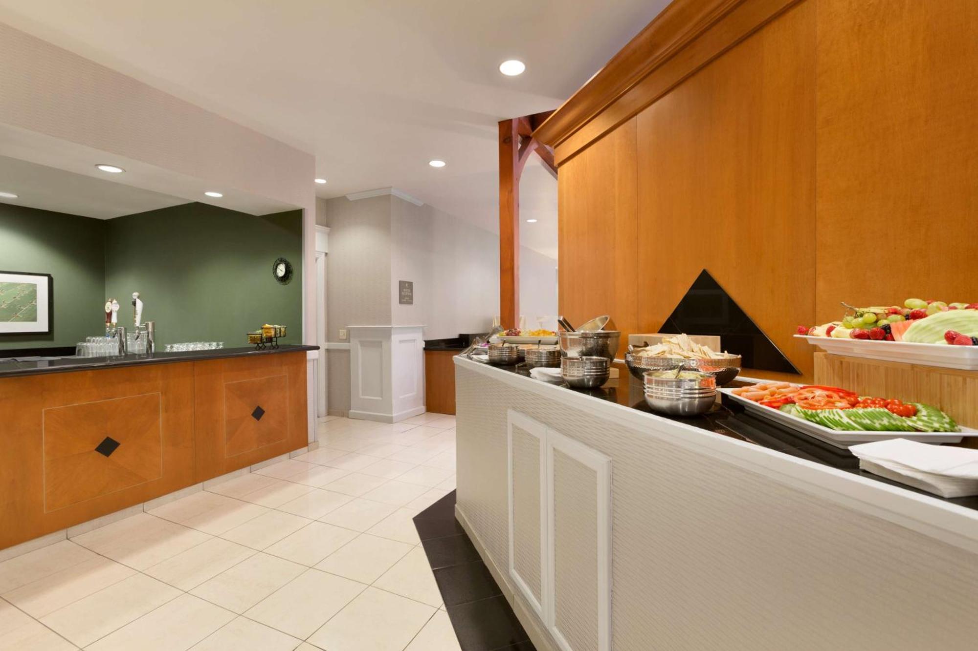 Embassy Suites Newark - Wilmington/South מראה חיצוני תמונה