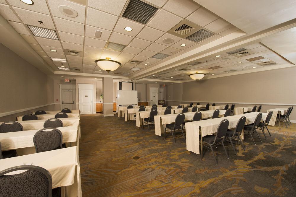 Embassy Suites Newark - Wilmington/South מראה חיצוני תמונה